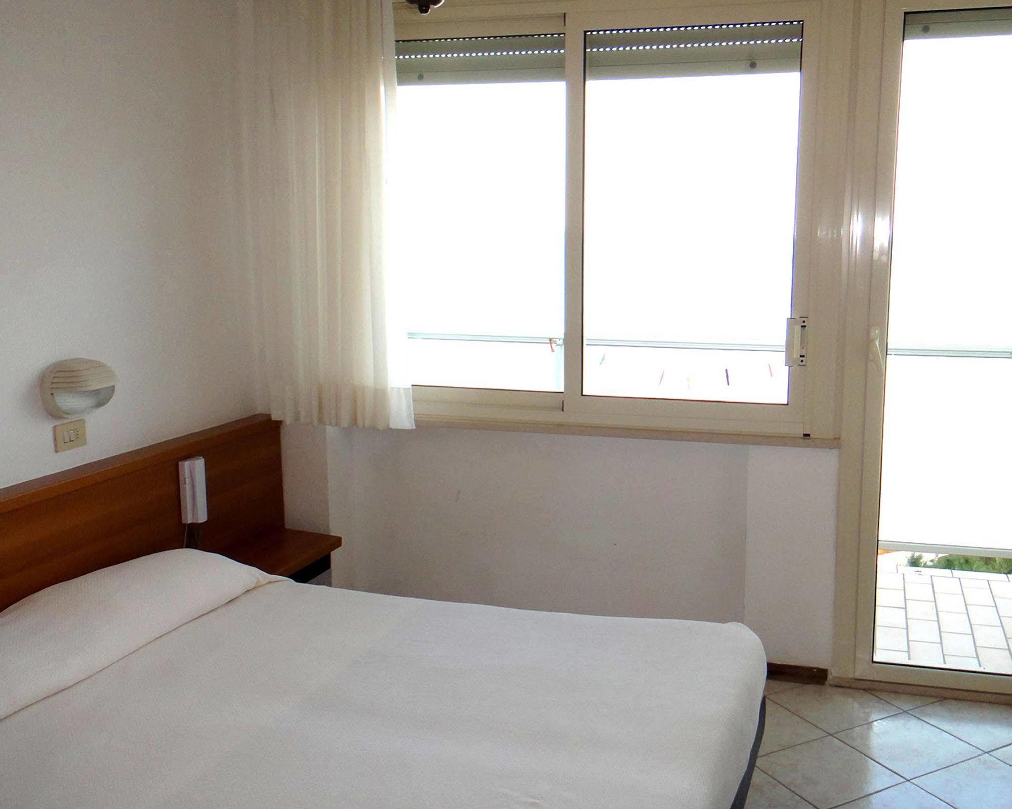 Caesar Hotel 3*